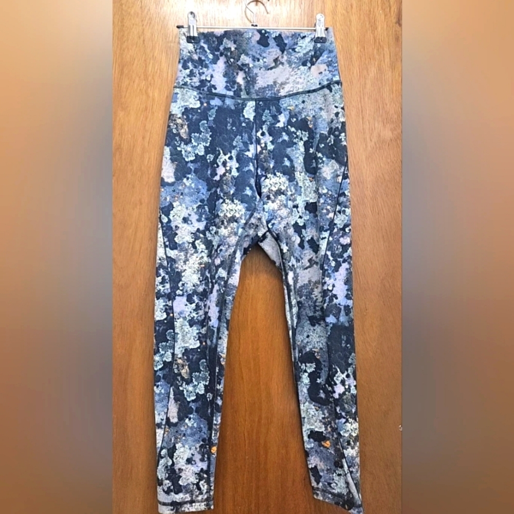 Adidas womens studio all over print 7/8 Tights size S EUC